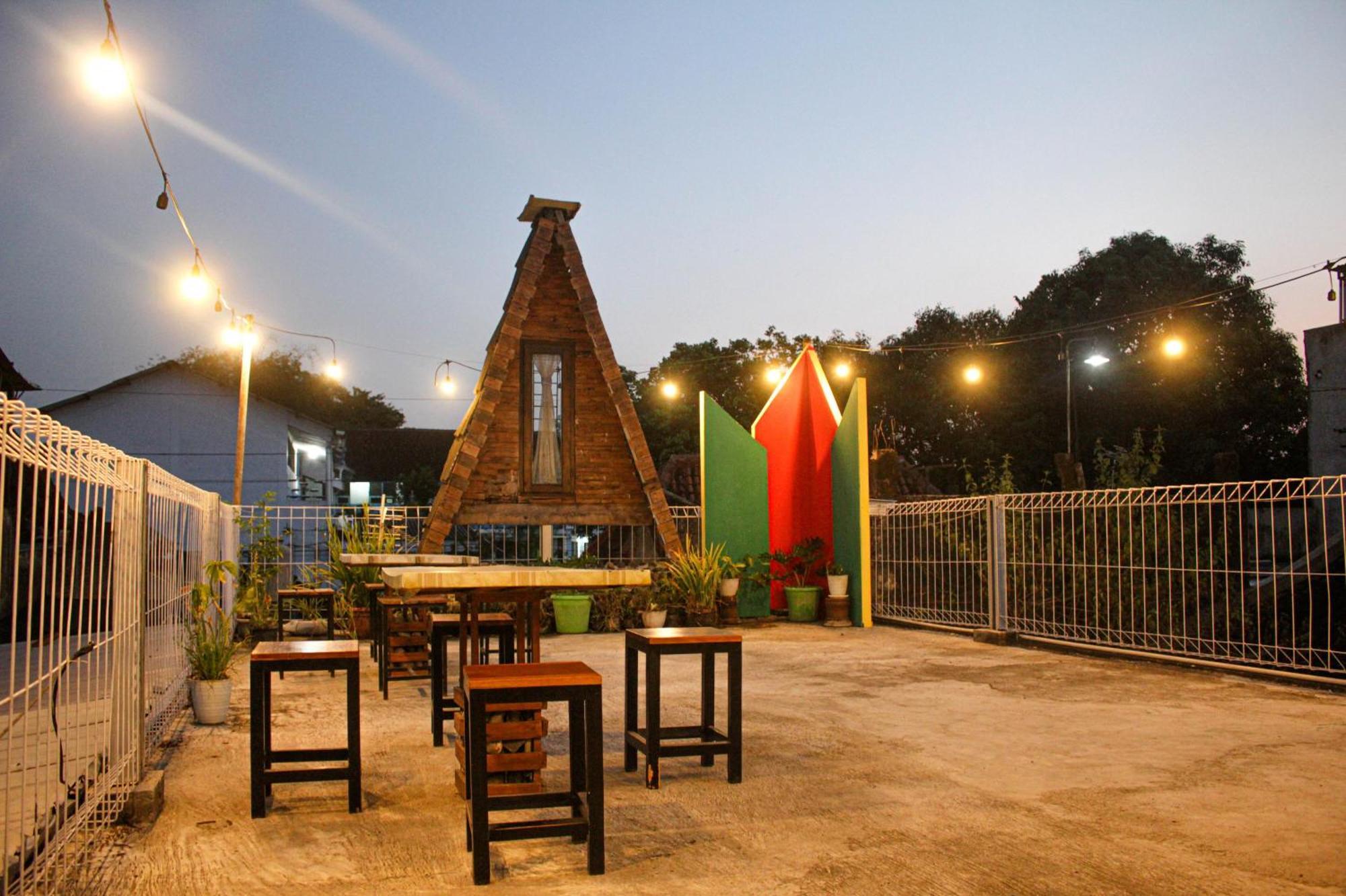 Super Oyo Capital O 2258 Santana Syariah Guest House Kartosuro Exterior foto